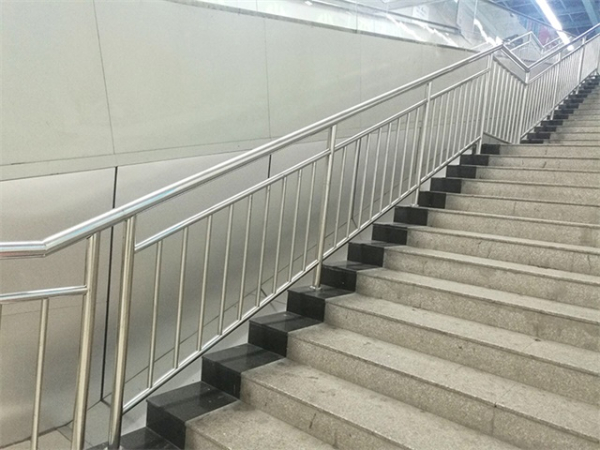 不銹鋼防撞護(hù)欄